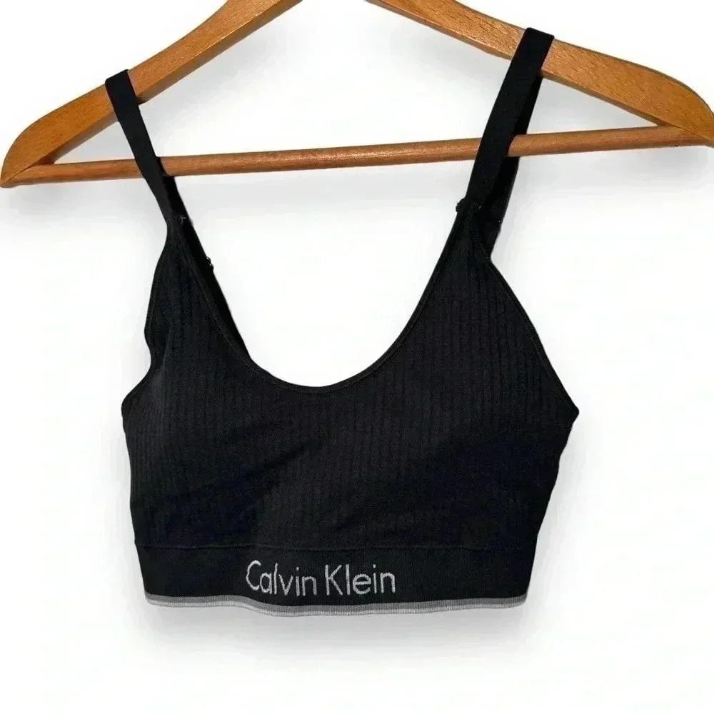 Calvin Klein ribbed sports bra M